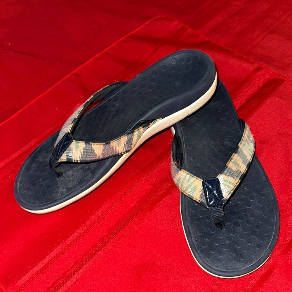 Vionic Pattern Sequin Flip Flops Size 8 - image 1
